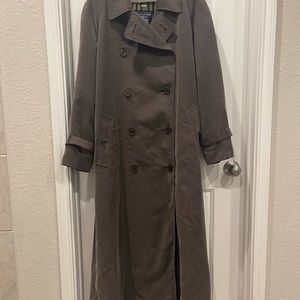 Womens green Burberrys trench coat EUC size 10 petite.